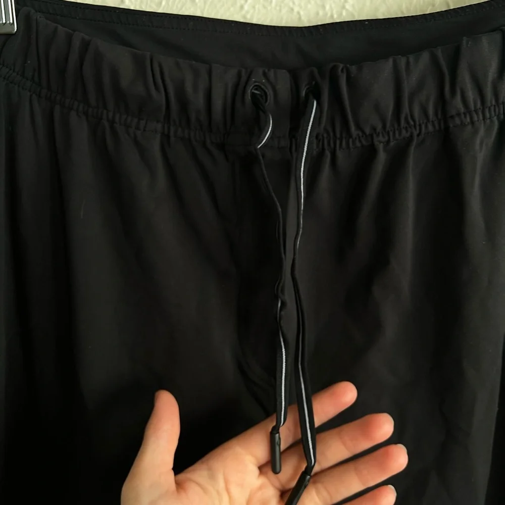 Lululemon On the Go Pant - Picture 3 of 5